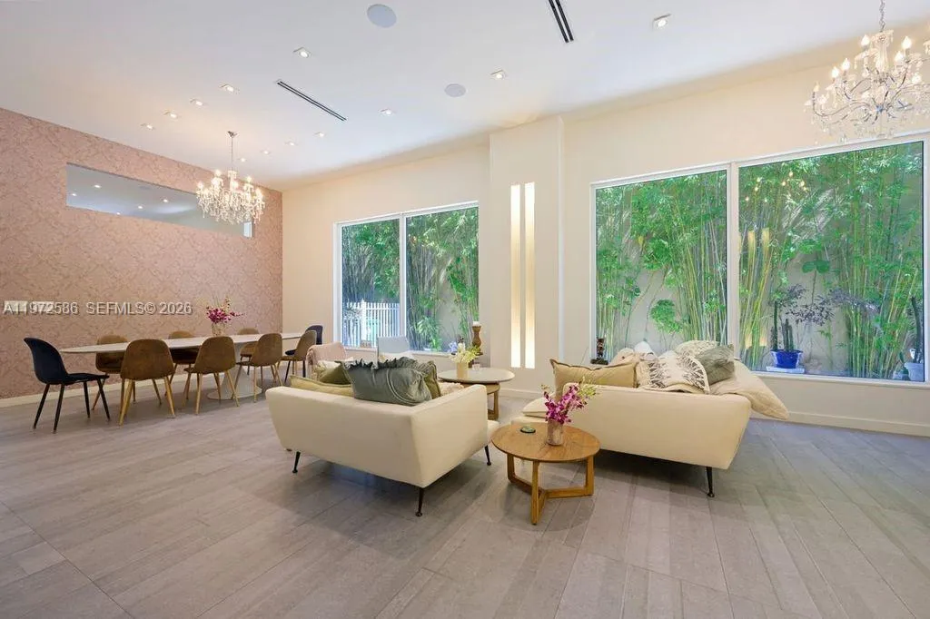 1615 NE 196th St, Miami FL 33179