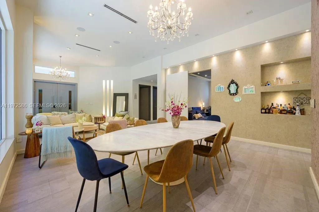 1615 NE 196th St, Miami FL 33179