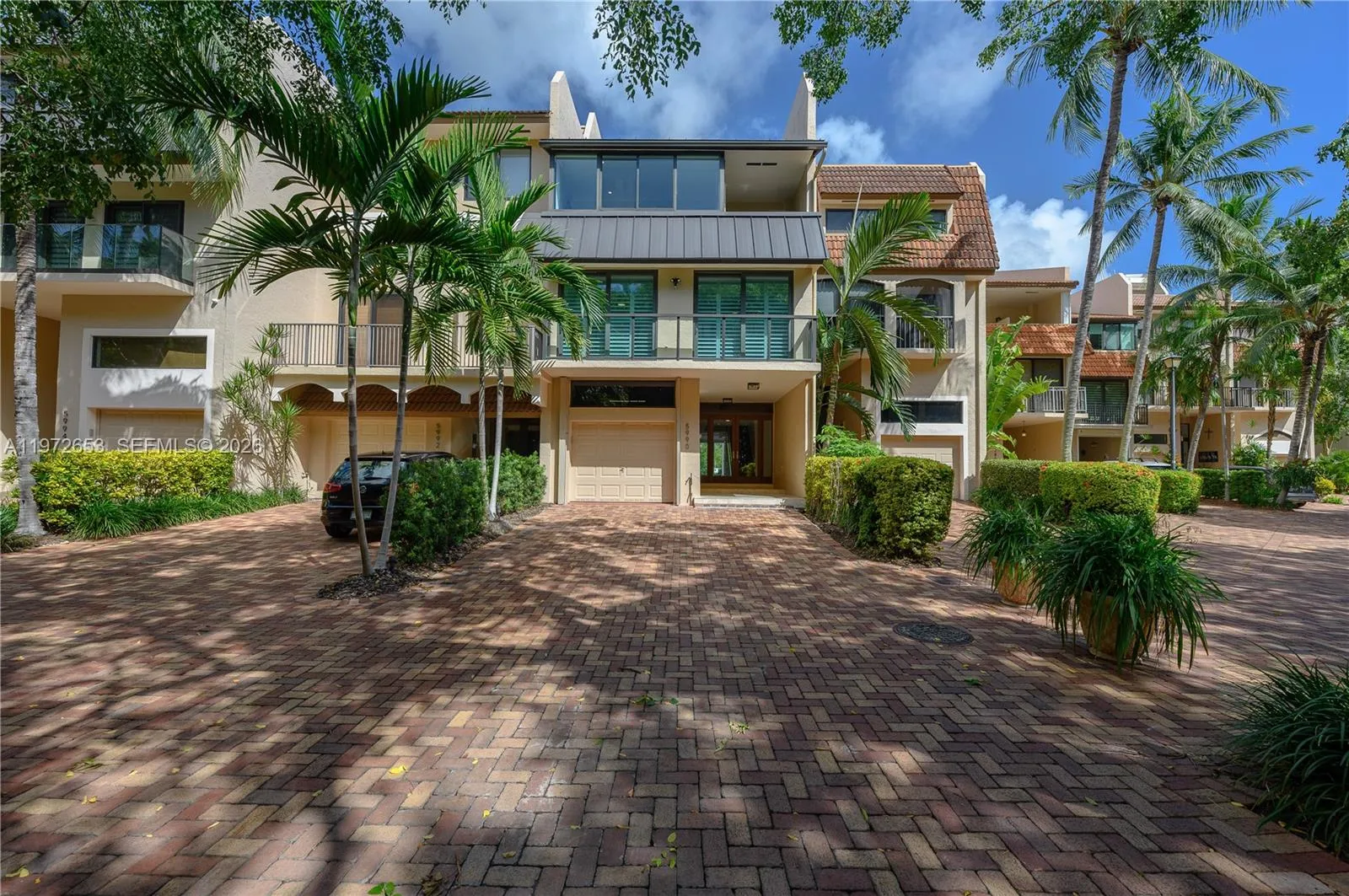 5990 Paradise Point Dr, Palmetto Bay FL 33157