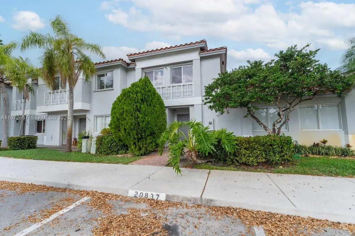 3 bedroom 2 bath for sale at 20839 NW 4th St, Pembroke Pines FL 33029