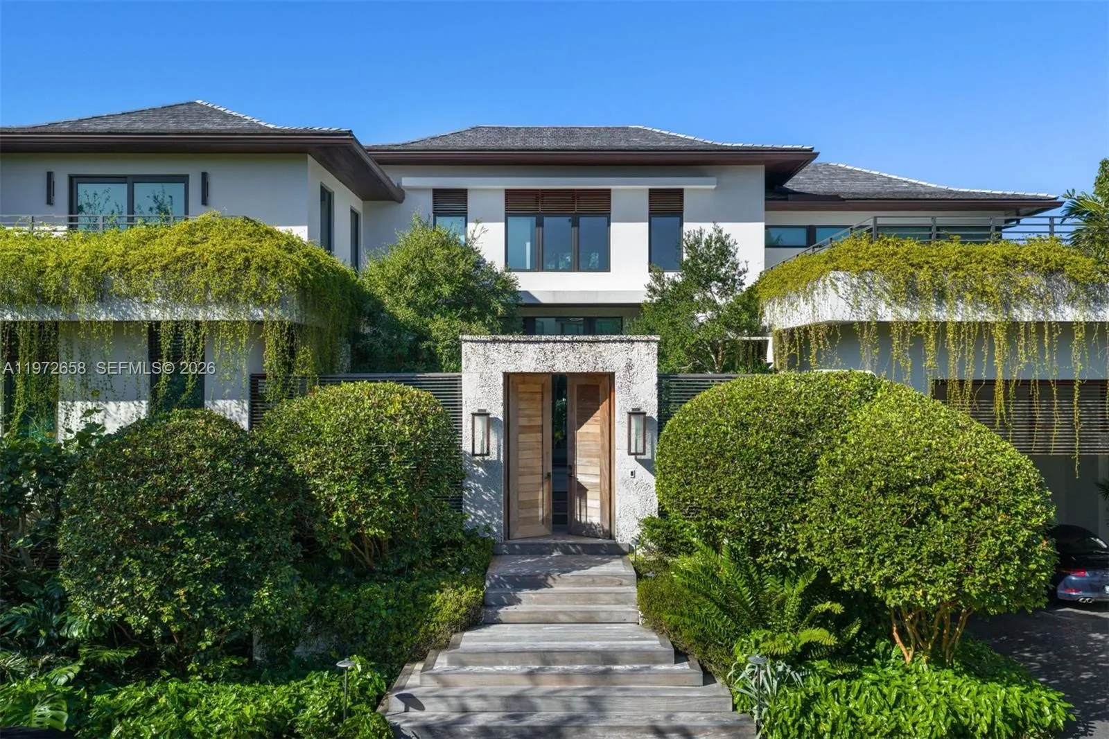 6 bedroom 6 bath for sale at 6850 Sunrise Ct, Coral Gables FL 33133