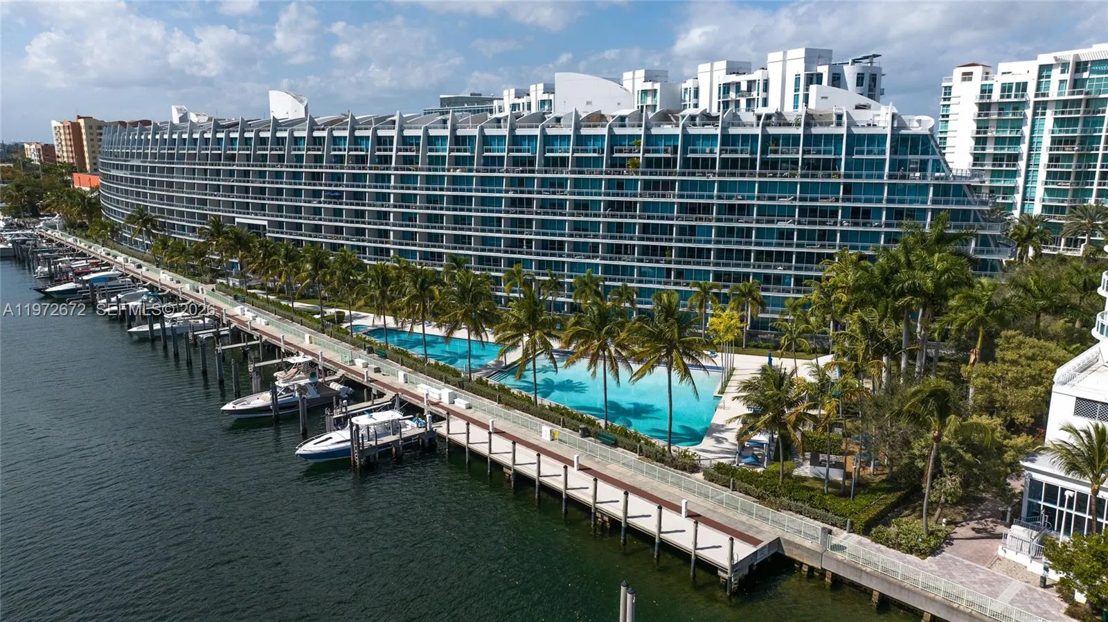 3 bedroom 3 bath for sale at 2950 NE 188th St # 534, Aventura FL 33180