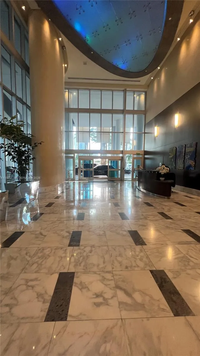 185 SW 7th St # 2202, Miami FL 33130