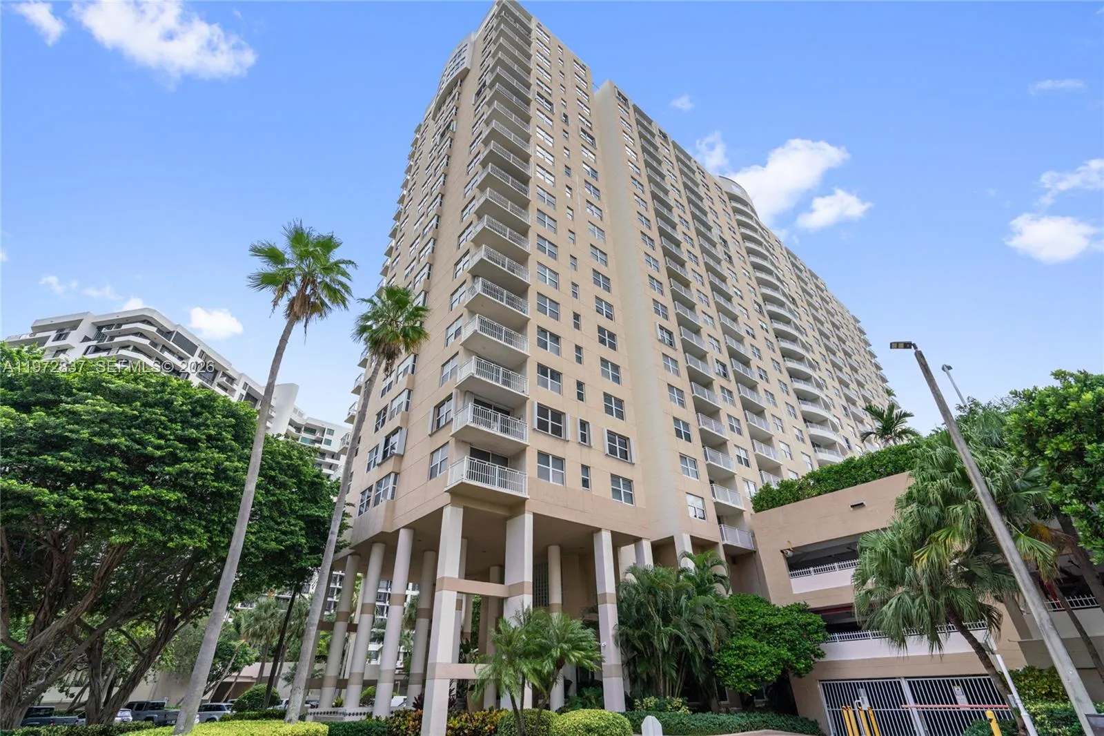 770 Claughton Island Dr # 806, Miami FL 33131