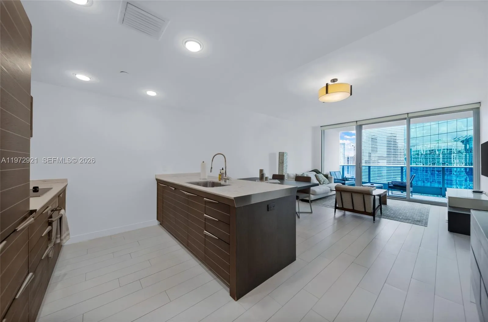 1 bedroom 1 bath for sale at 200 Biscayne Boulevard Way # 3811, Miami FL 33131