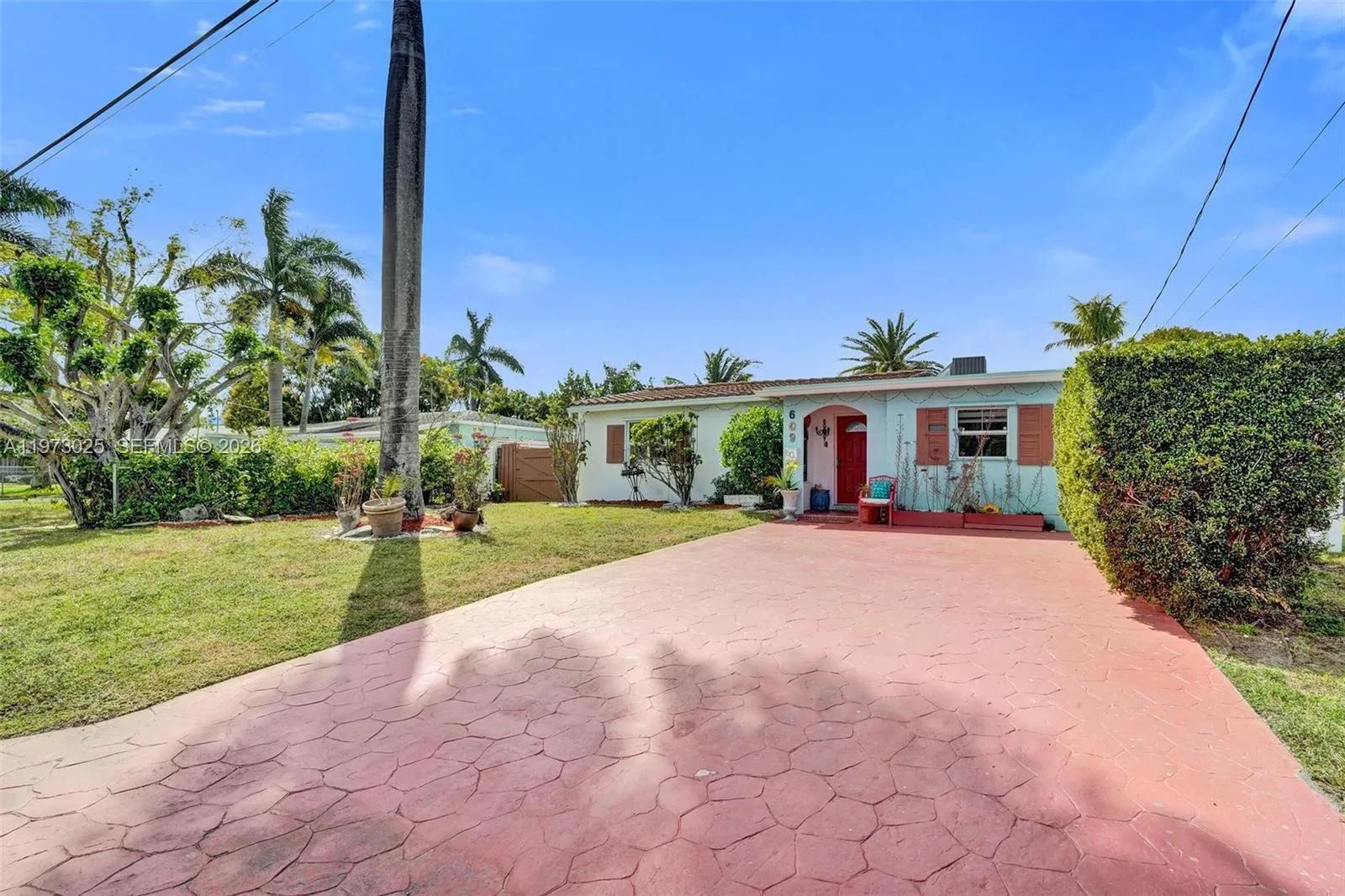 609 SW 2nd Ave, Hallandale Beach FL 33009