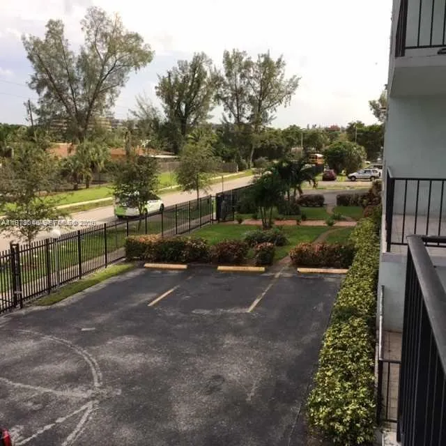 12500 NE 15 AVE # 207, North Miami FL 33161