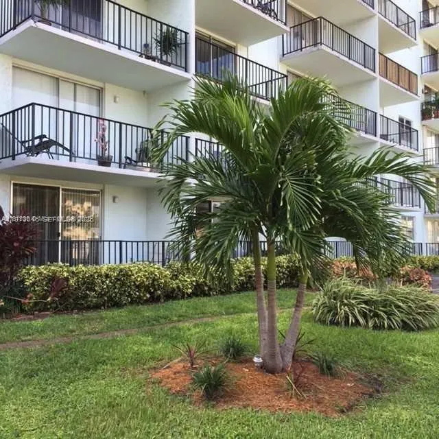 12500 NE 15 AVE # 207, North Miami FL 33161