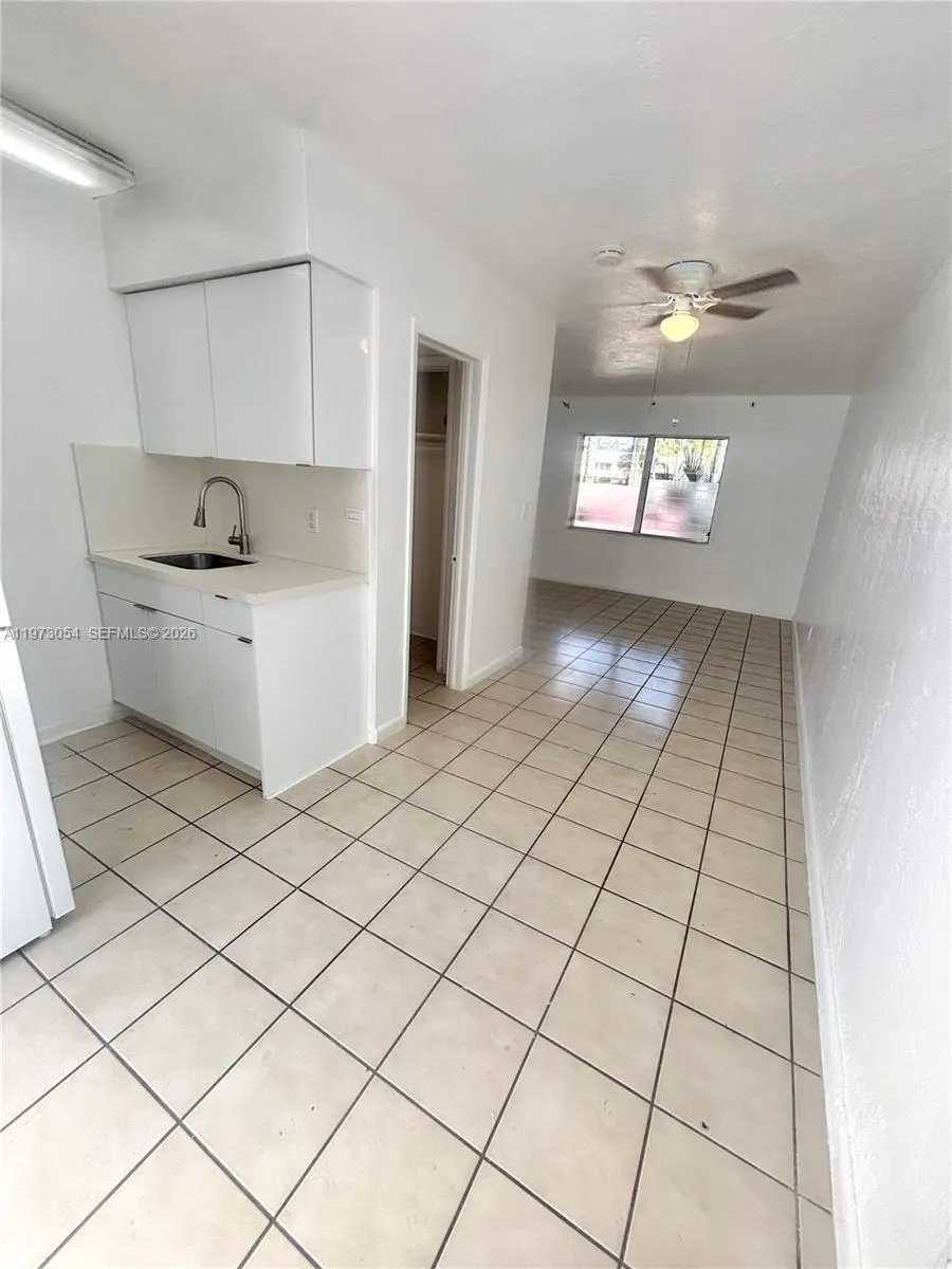 1 bath for rent at 15 Alhambra Cir # 6, Coral Gables FL 33134