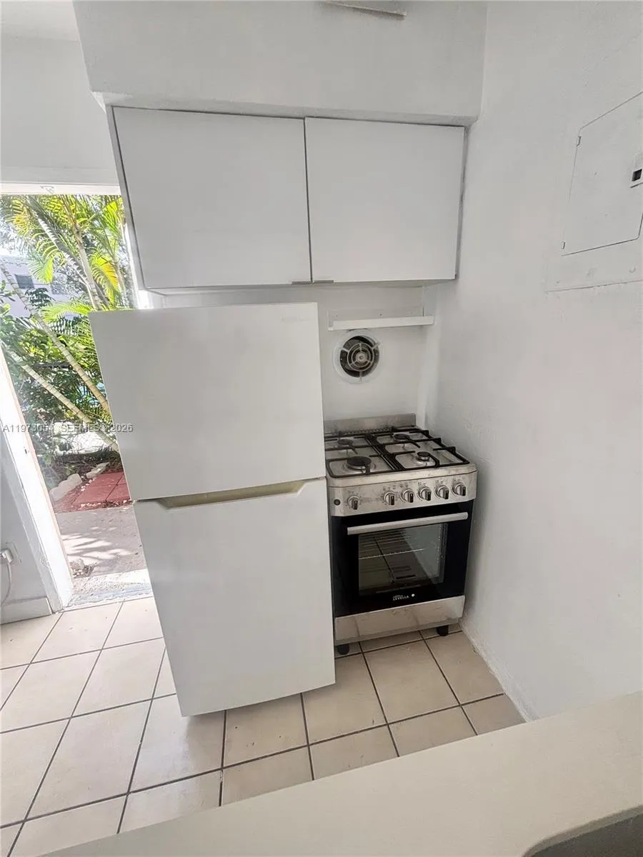 15 Alhambra Cir # 6, Coral Gables FL 33134