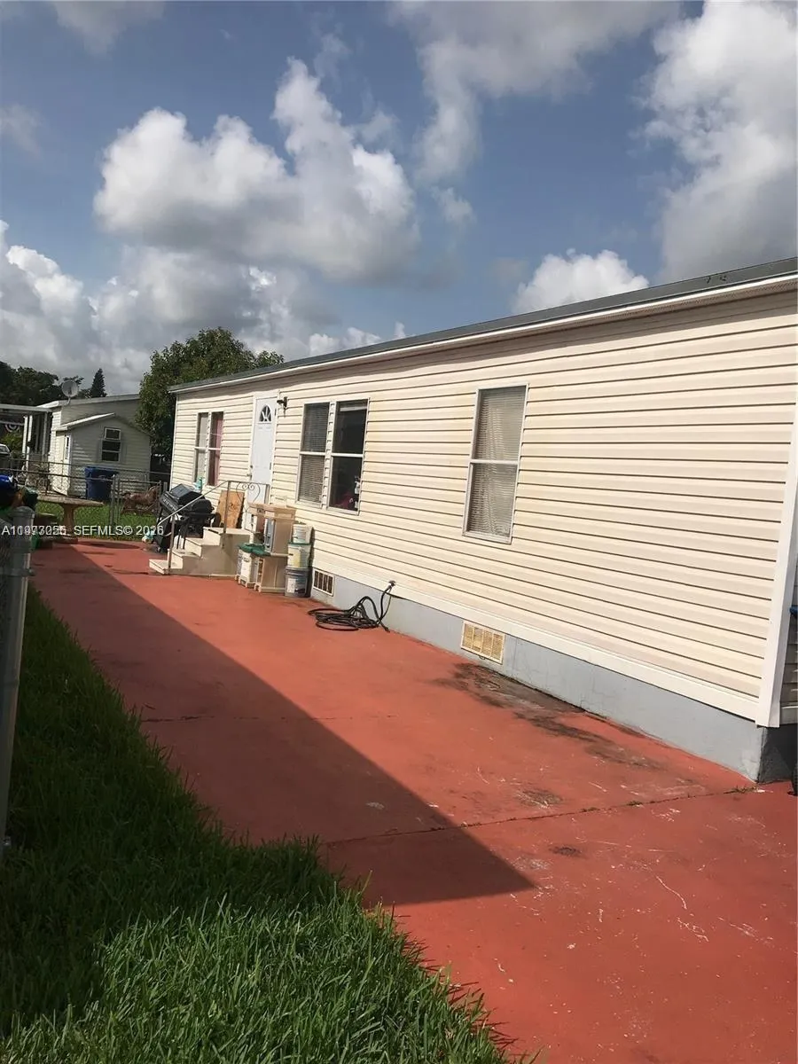 3 bedroom 2 bath for sale at 19800 SW 180 avenue, Miami FL 33187