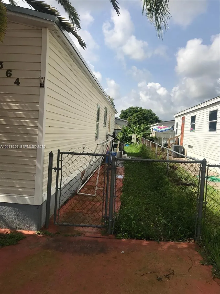 19800 SW 180 avenue, Miami FL 33187