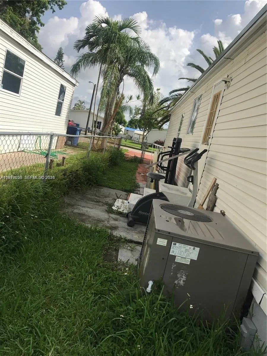 19800 SW 180 avenue, Miami FL 33187