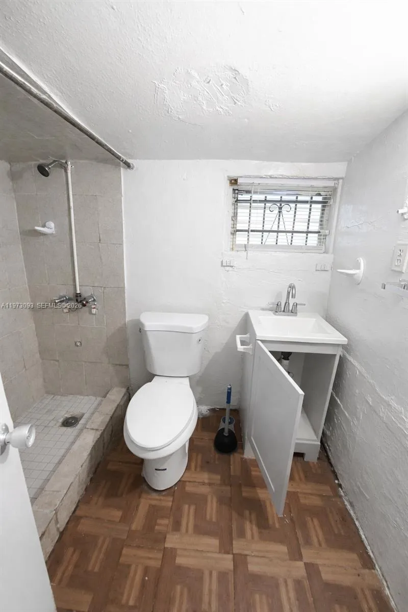 7464 NW 17th Ave, Miami FL 33147