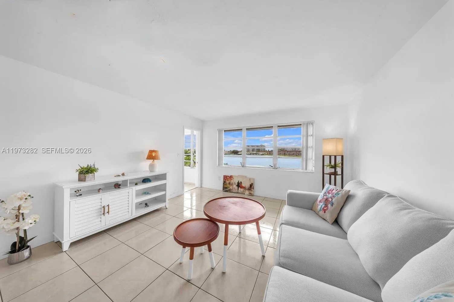 1 bedroom 1 bath for sale at 1530 NE 191st St # 306, Miami FL 33179