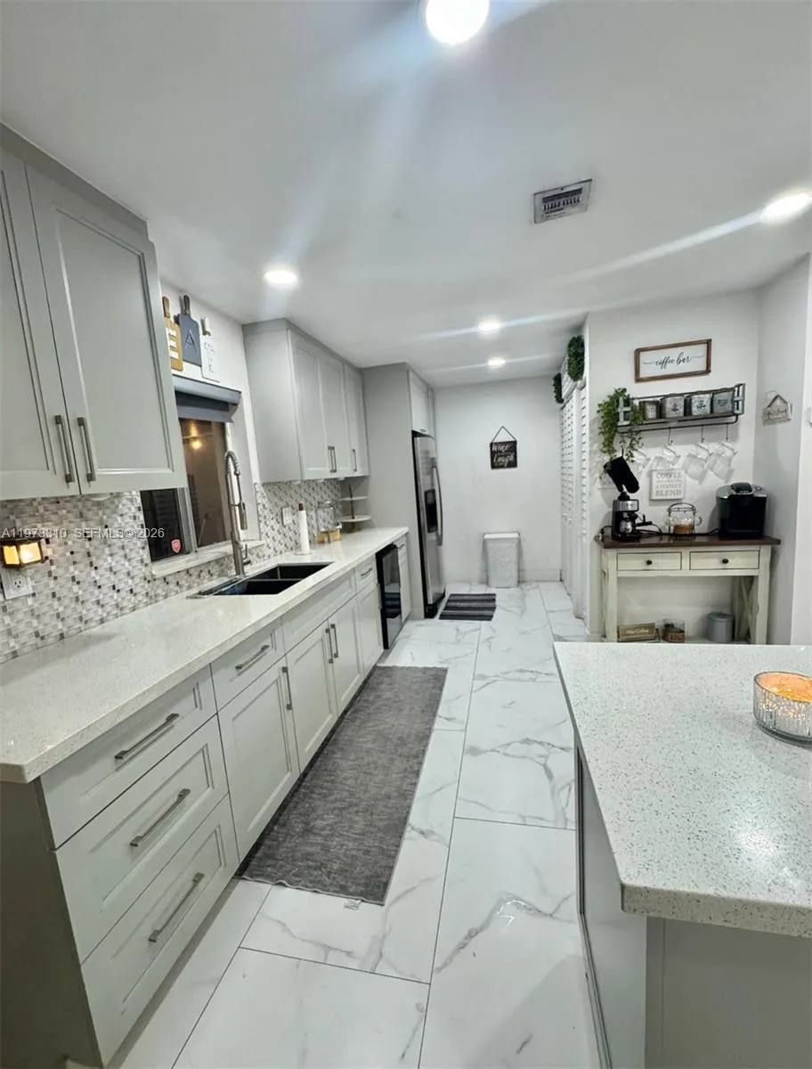 5685 NW 194th Ln, Miami Gardens FL 33055