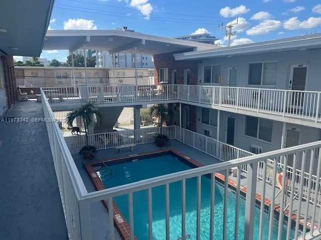 305 69th St # 205, Miami Beach FL 33141
