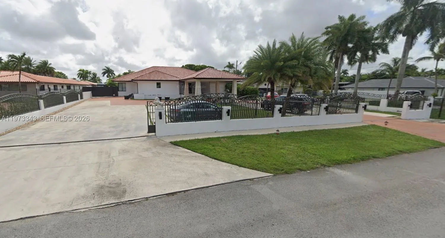 7 bedroom 5 bath for sale at 3265 SW 129th Ave, Miami FL 33175