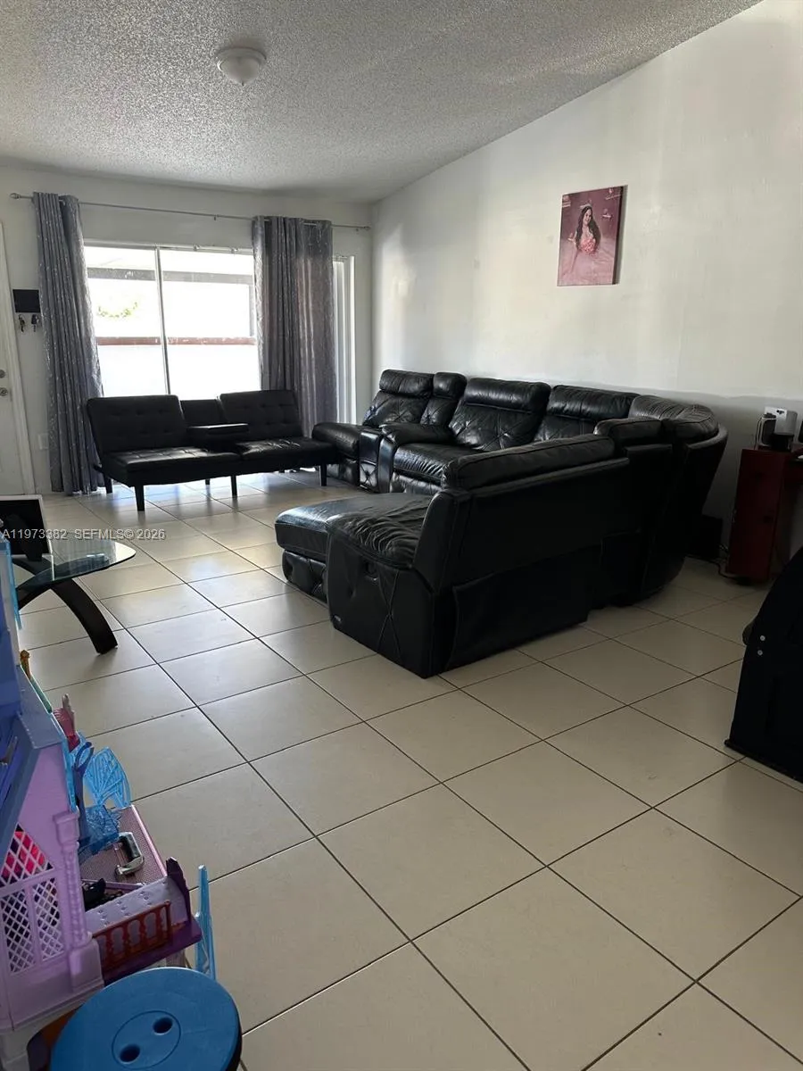 3242 NW 203rd St, Miami Gardens FL 33056