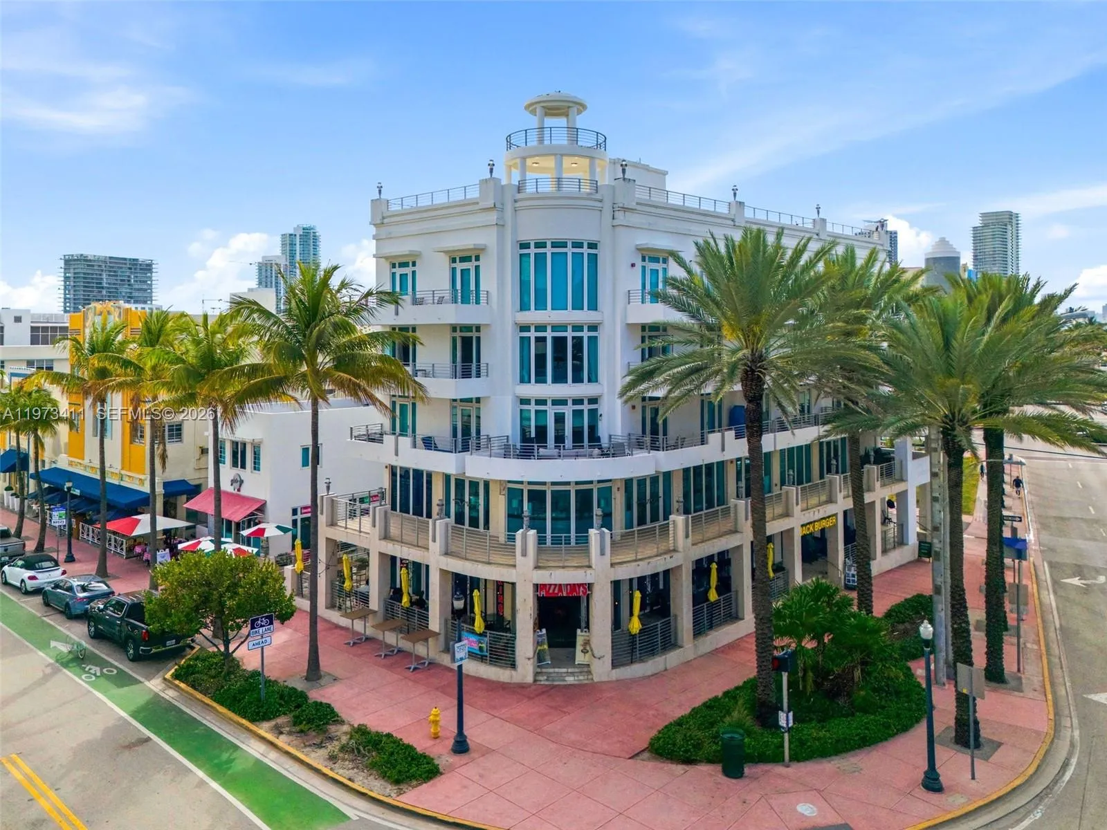 1 bedroom 1 bath for sale at 448 Ocean Dr # 303, Miami Beach FL 33139