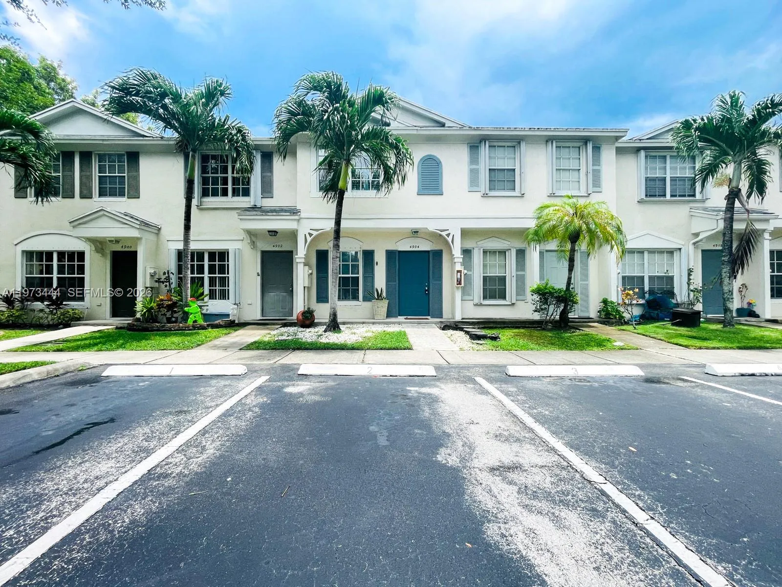 2 bedroom 1 bath for sale at 4904 SW 31st Ter, Dania Beach FL 33312