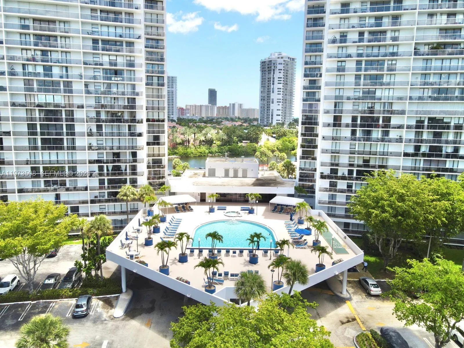 3731 N Country Club Dr # 1124, Aventura FL 33180