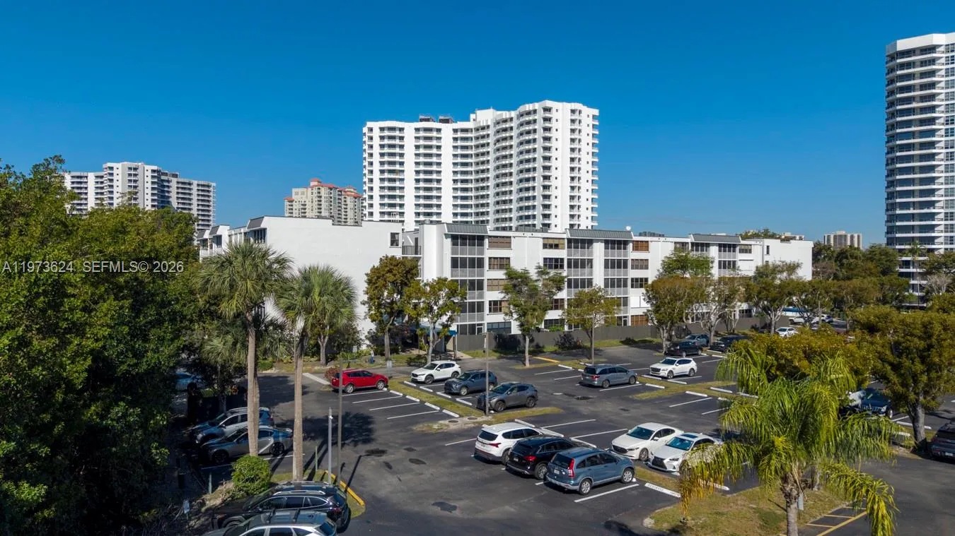 3 bedroom 2 bath for sale at 3350 NE 192nd St # B, Aventura FL 33180