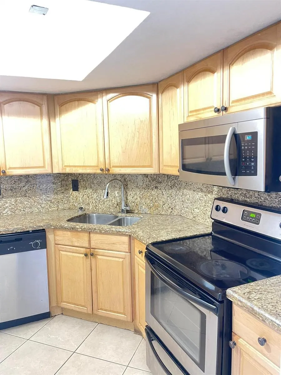 7410 SW 82nd St # K202, Miami FL 33143