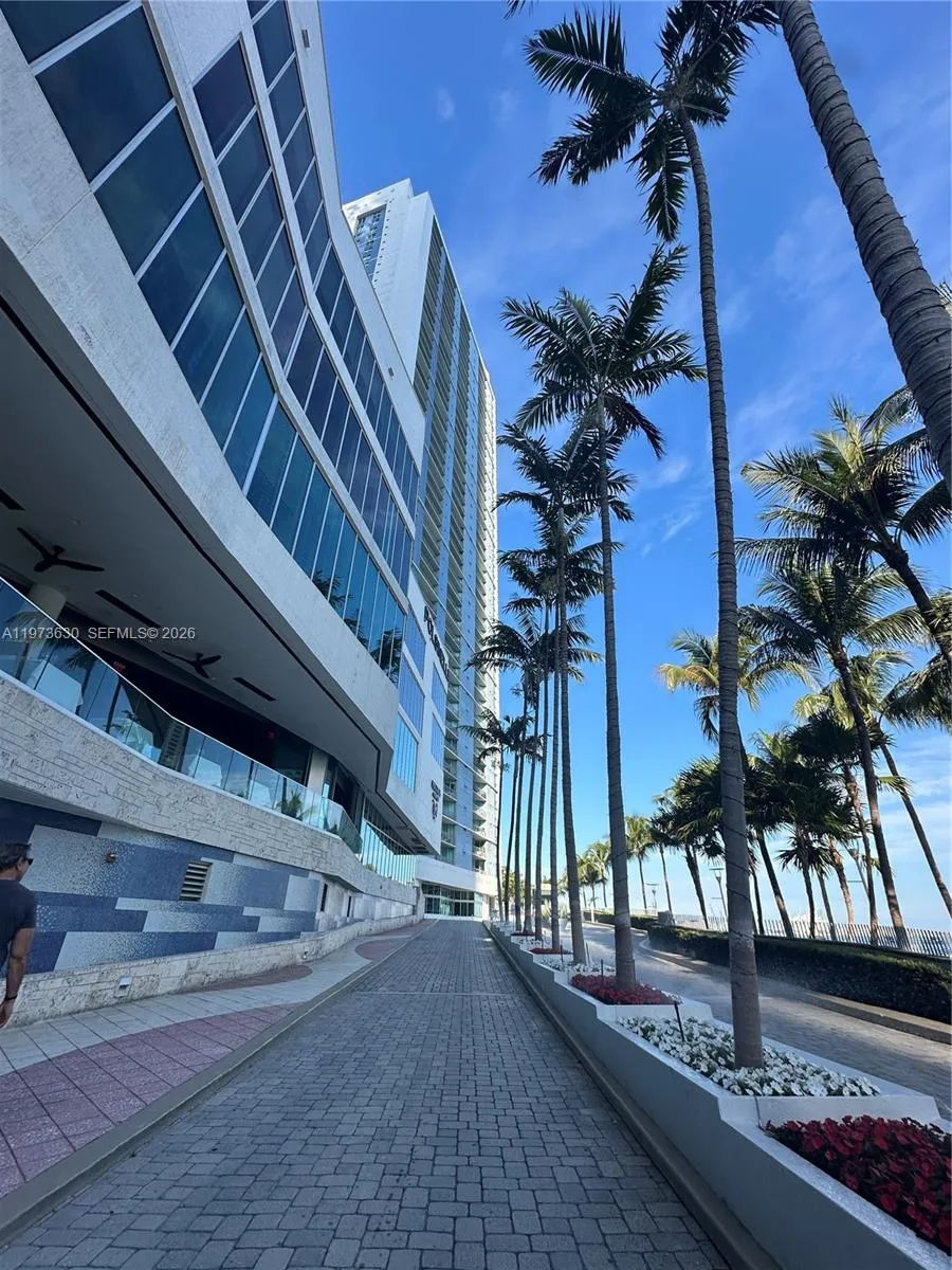 335 S Biscayne Blvd # 1002, Miami FL 33131