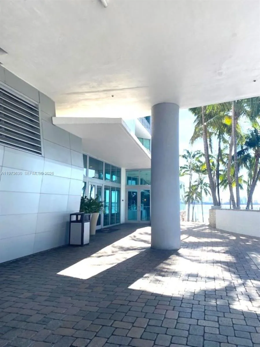 335 S Biscayne Blvd # 1002, Miami FL 33131