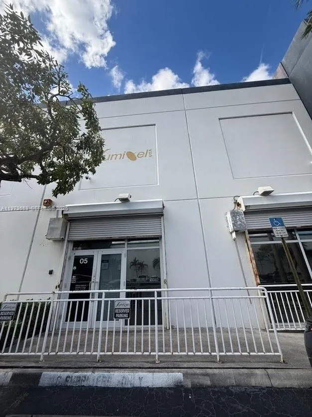 7620 NW 25th St # 5, Miami FL 33122