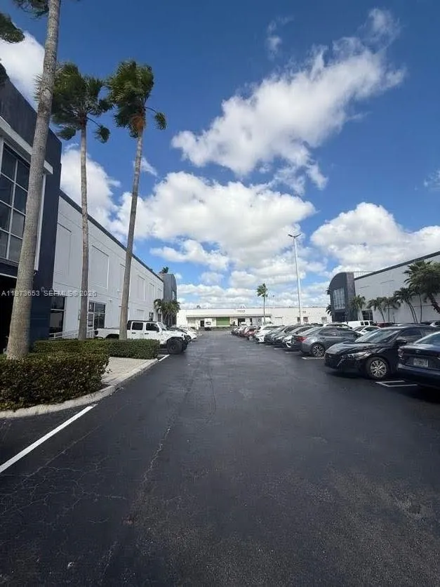 7620 NW 25th St # 5, Miami FL 33122