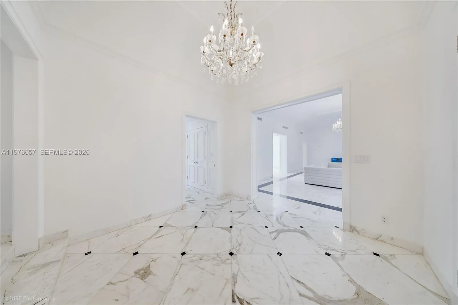 55 La Gorce Cir, Miami Beach FL 33141