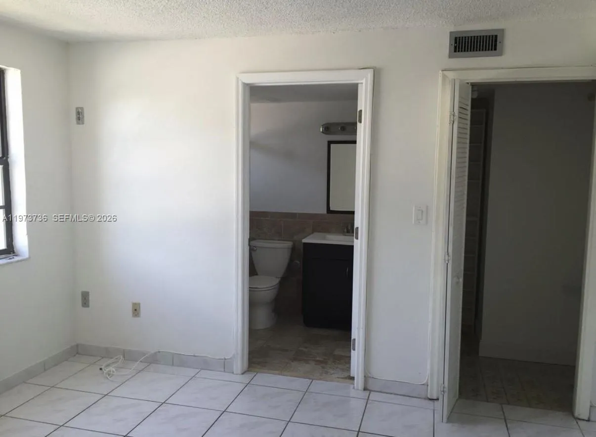 6725 Harding Ave # 204, Miami Beach FL 33141
