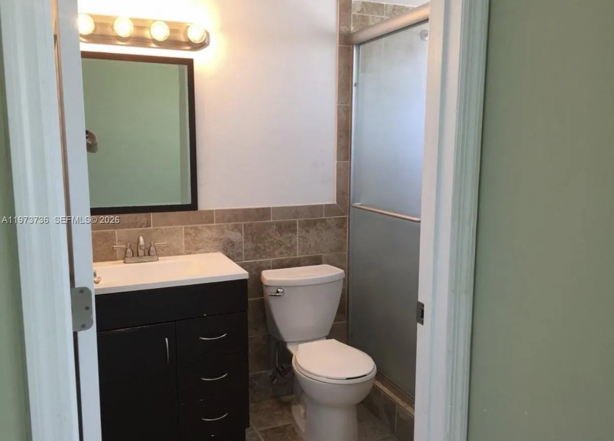 6725 Harding Ave # 204, Miami Beach FL 33141