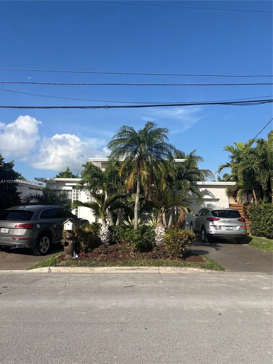 9048 Carlyle Ave, Surfside FL 33154
