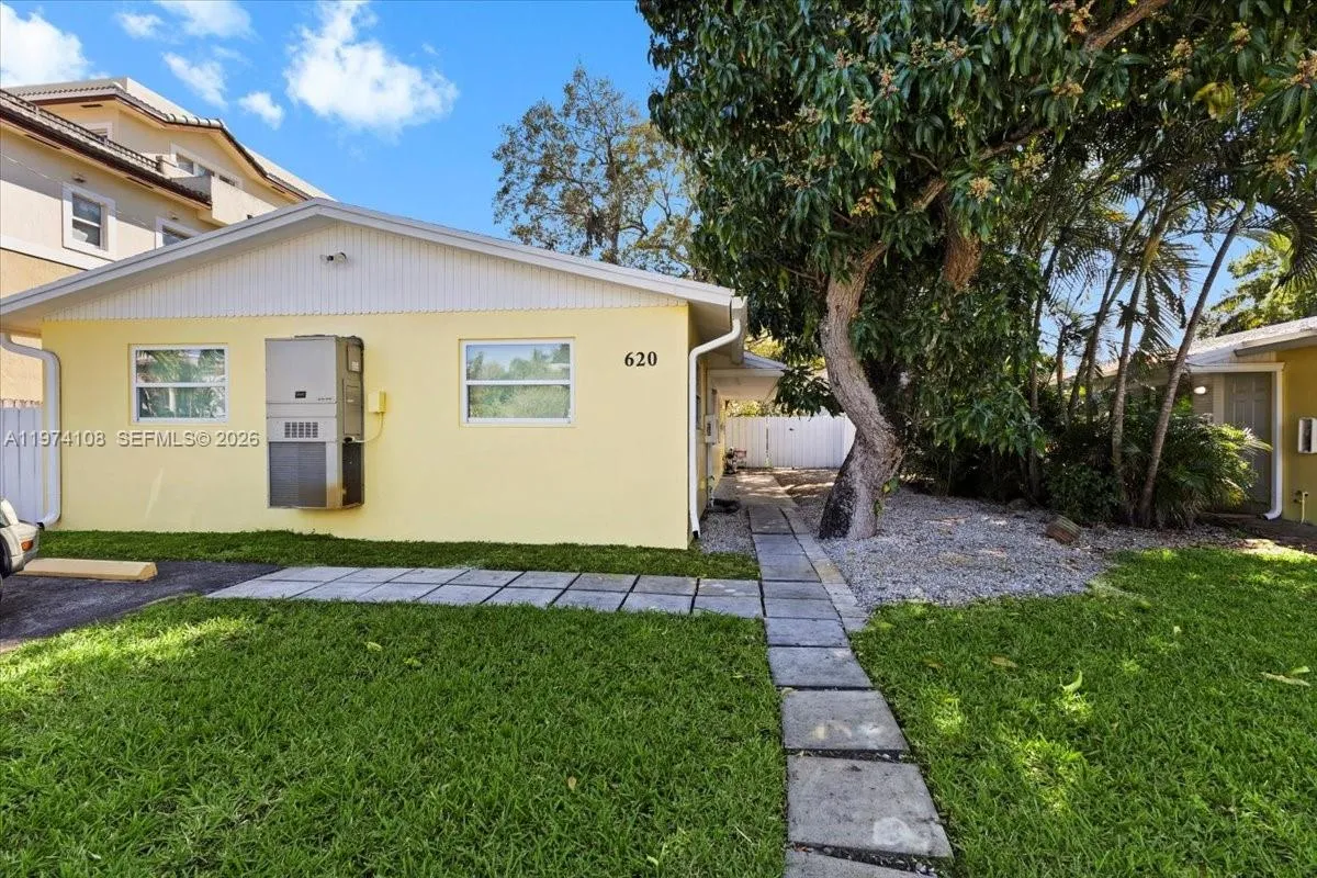 for sale at 620 SW 10th St, Fort Lauderdale FL 33315