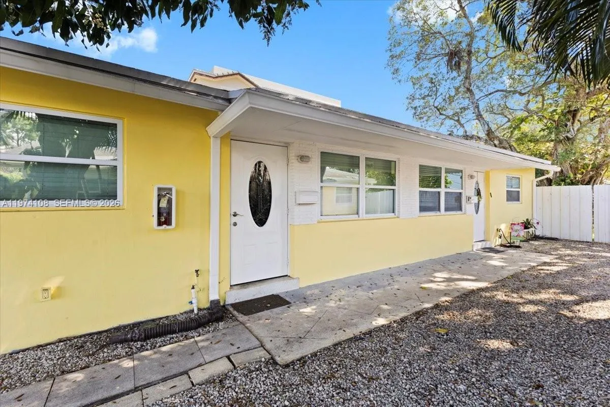 620 SW 10th St, Fort Lauderdale FL 33315