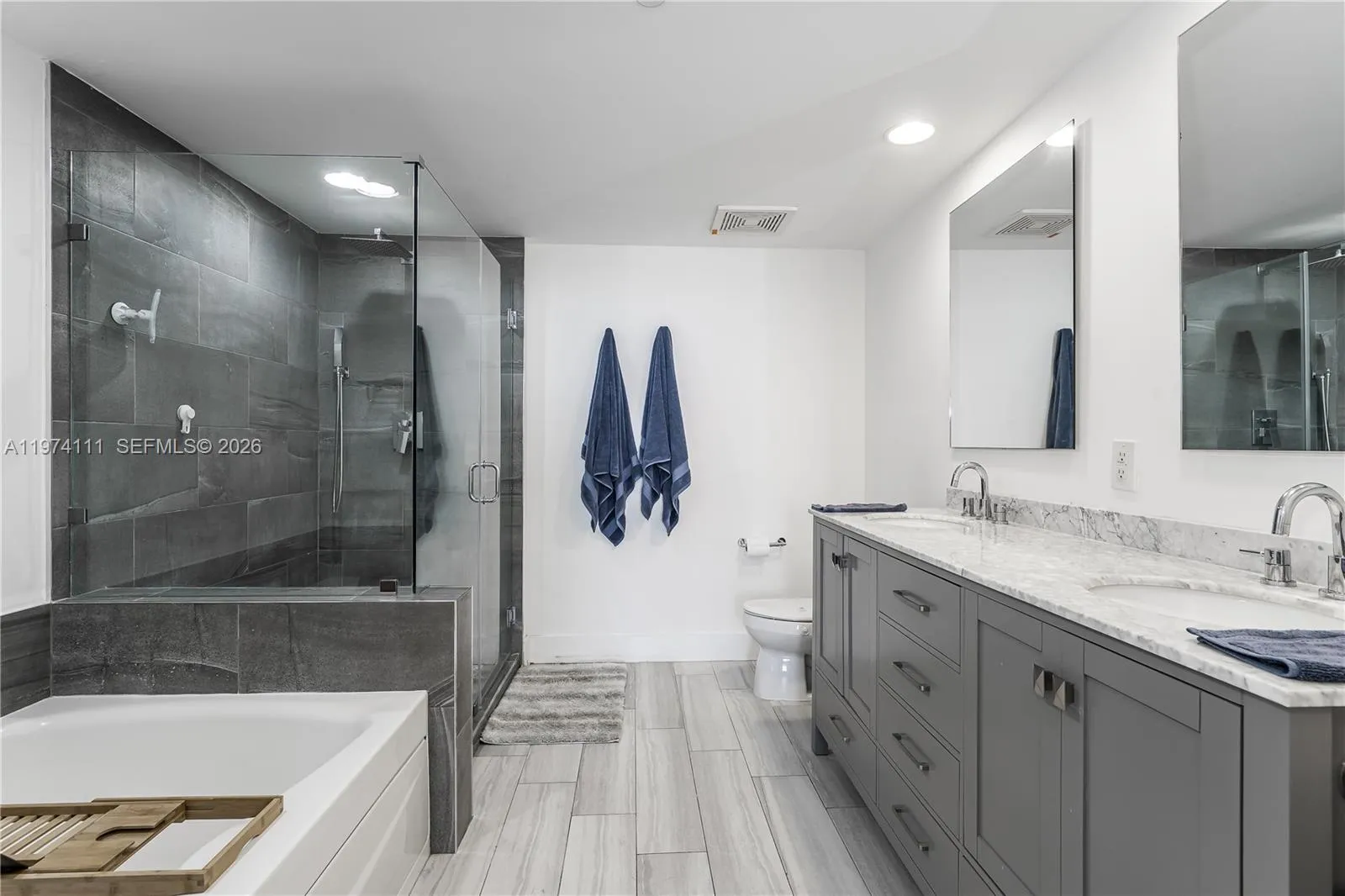50 Biscayne Blvd # 3106, Miami FL 33132