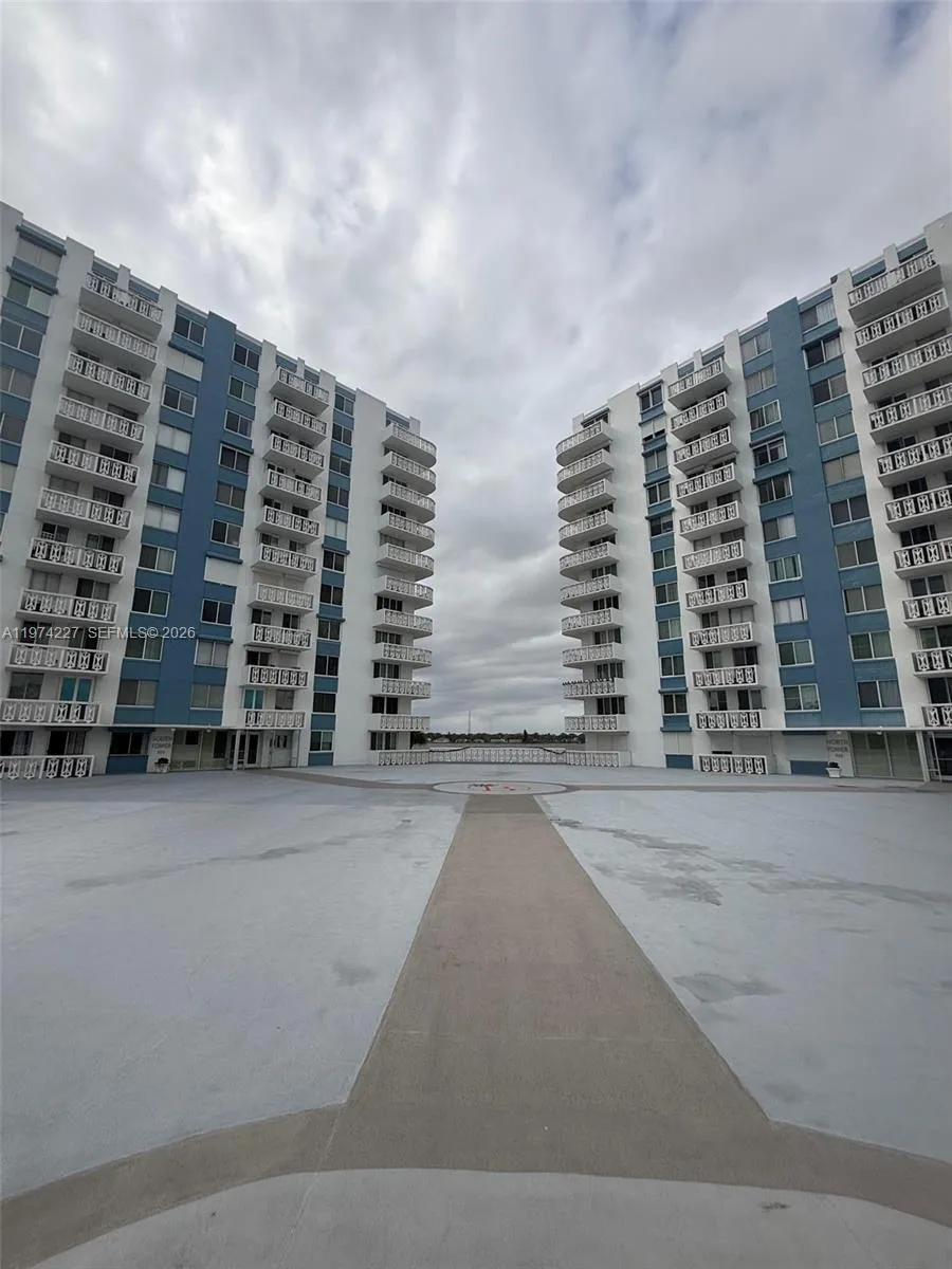 925 N Halifax # 102, Daytona FL 32118