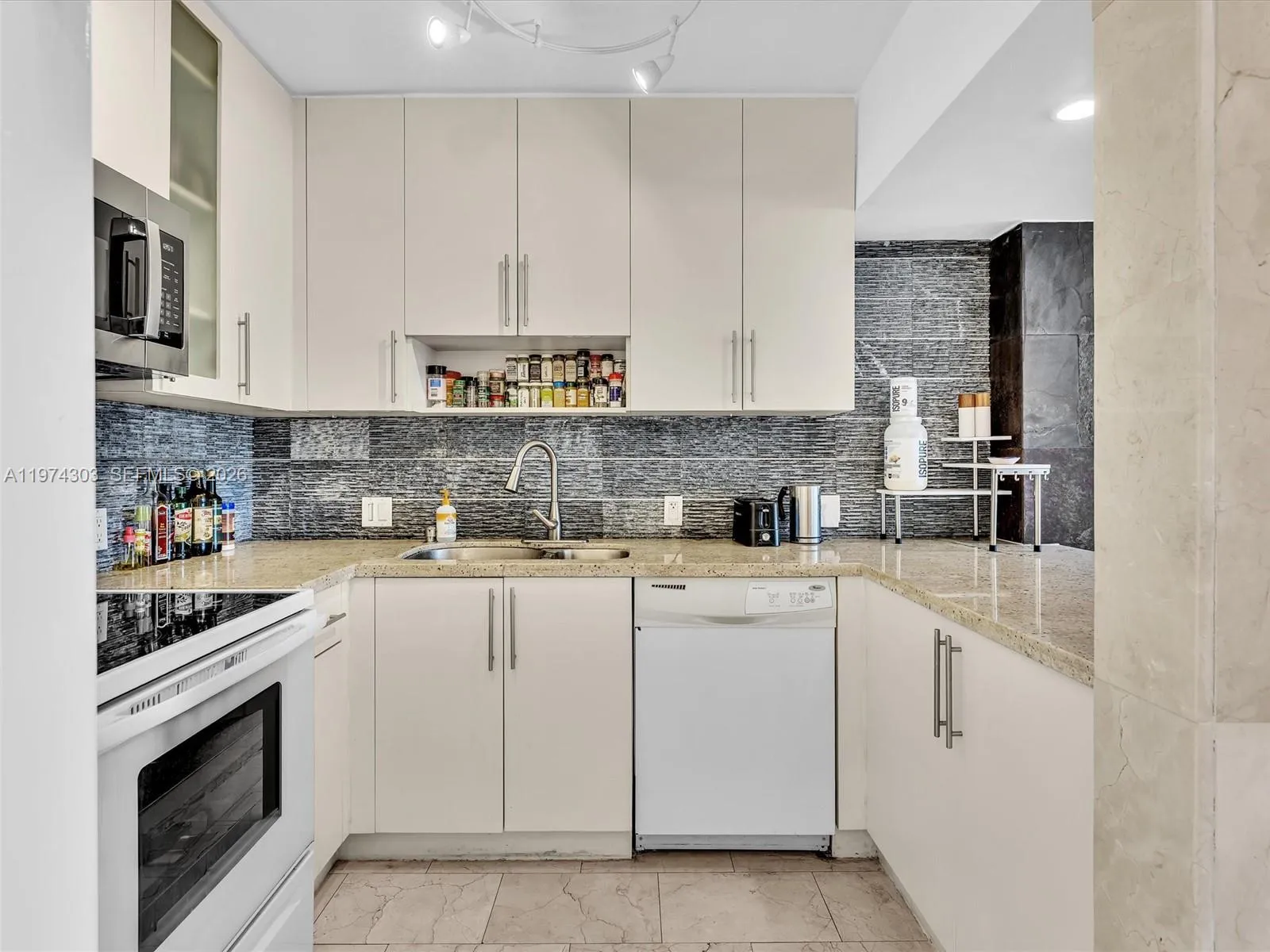 20335 W Country Club Dr # 310, Aventura FL 33180