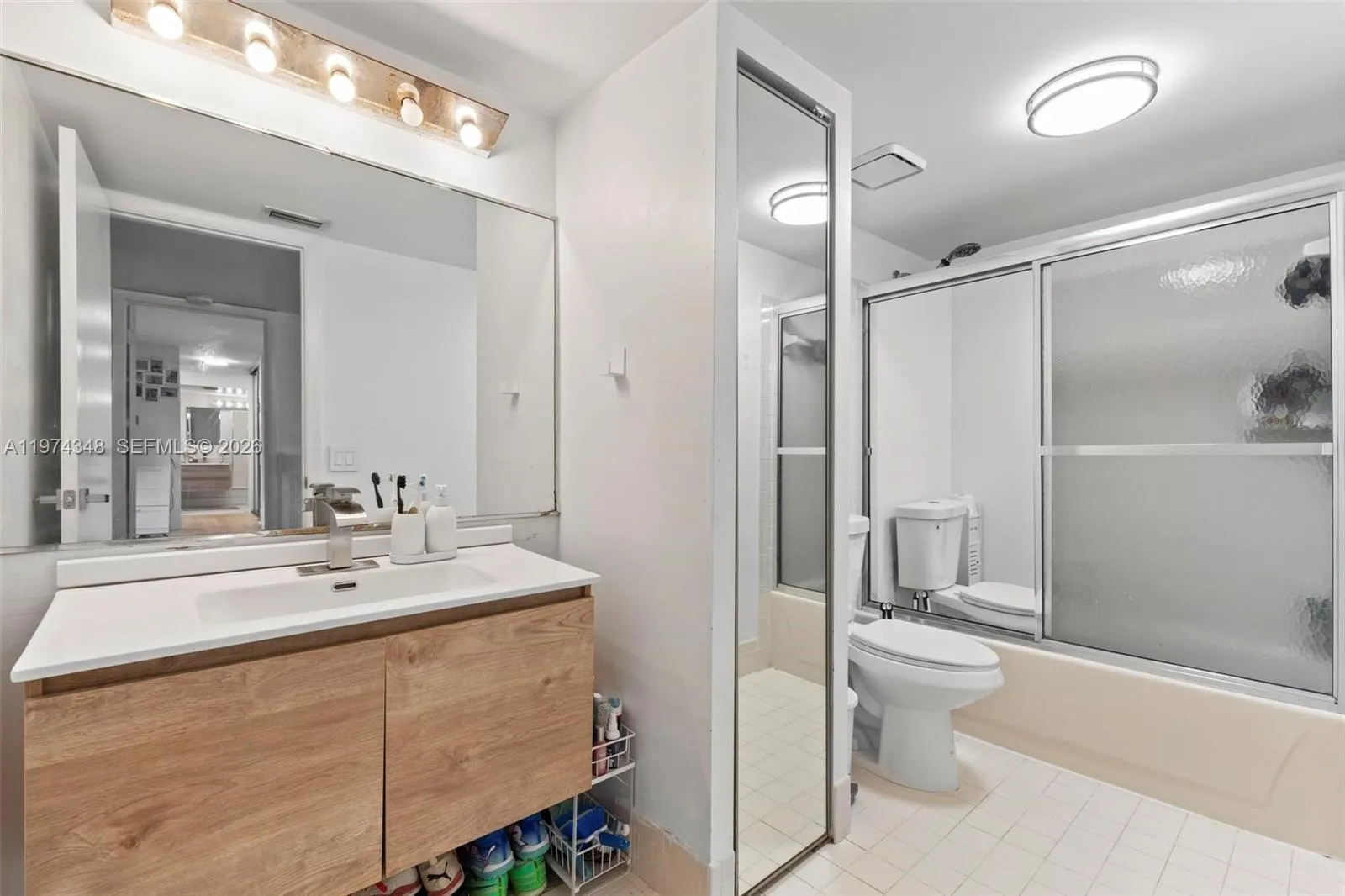 806 SW 119th Way, Davie FL 33325