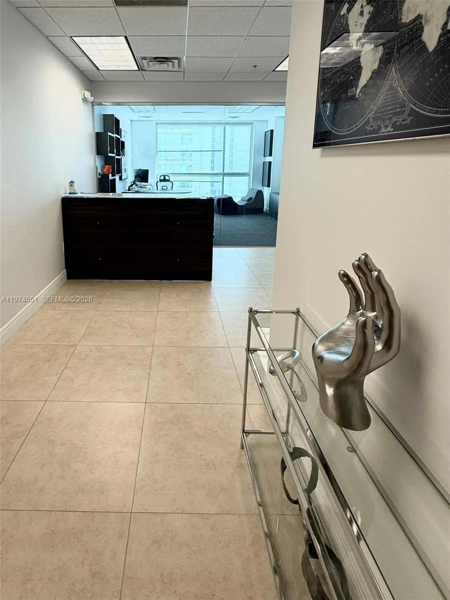 175 SW 7th St # 1606, Miami FL 33130
