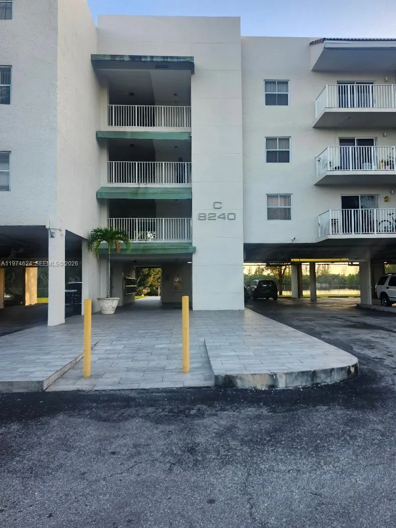 8240 SW 210th St # 220, Cutler Bay FL 33189