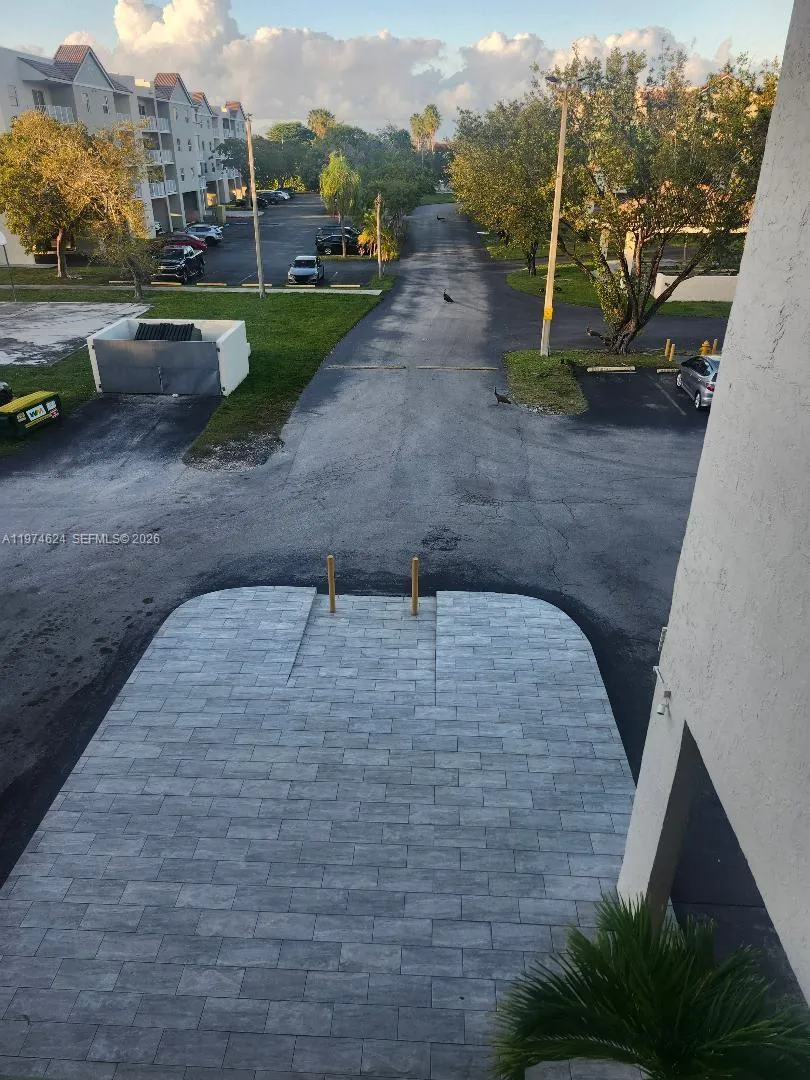 8240 SW 210th St # 220, Cutler Bay FL 33189
