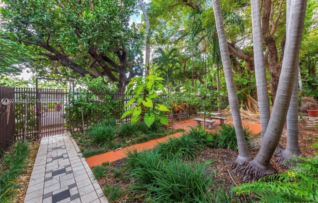 1 bedroom 1 bath for sale at 1135 Meridian Ave # 4, Miami Beach FL 33139