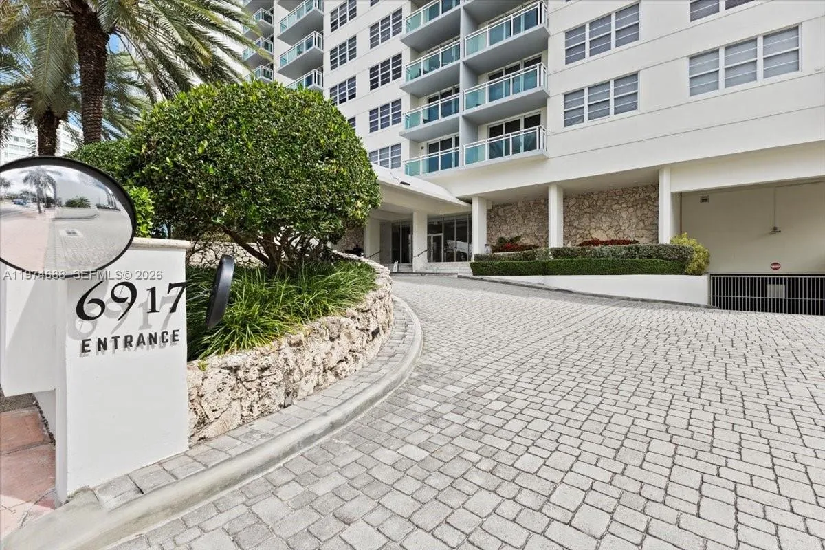 1 bedroom 1 bath for sale at 6917 Collins Ave # 1512, Miami Beach FL 33141
