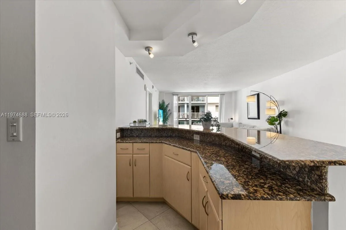 6917 Collins Ave # 1512, Miami Beach FL 33141