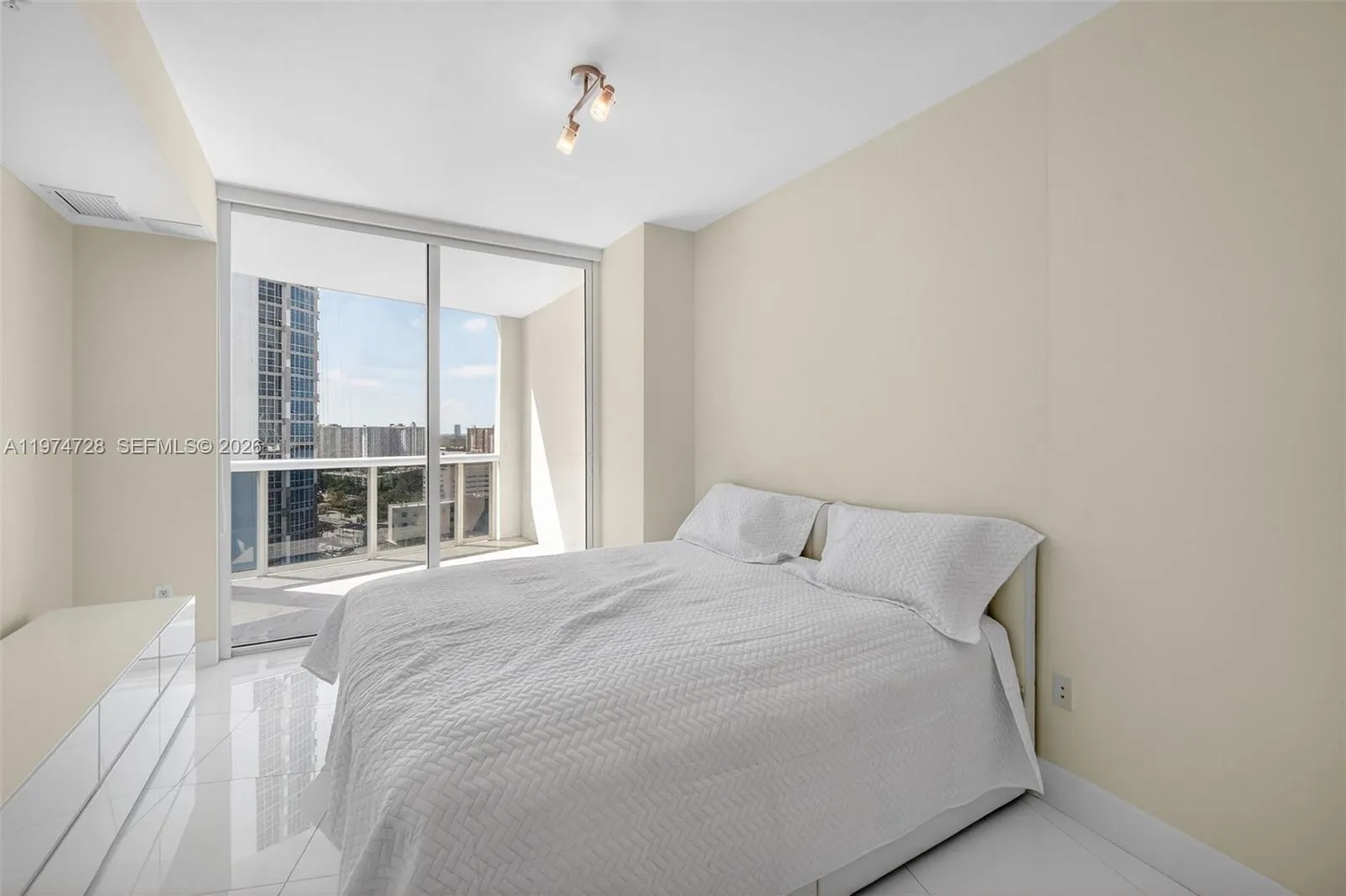 18201 Collins Ave # 2008, Sunny Isles Beach FL 33160