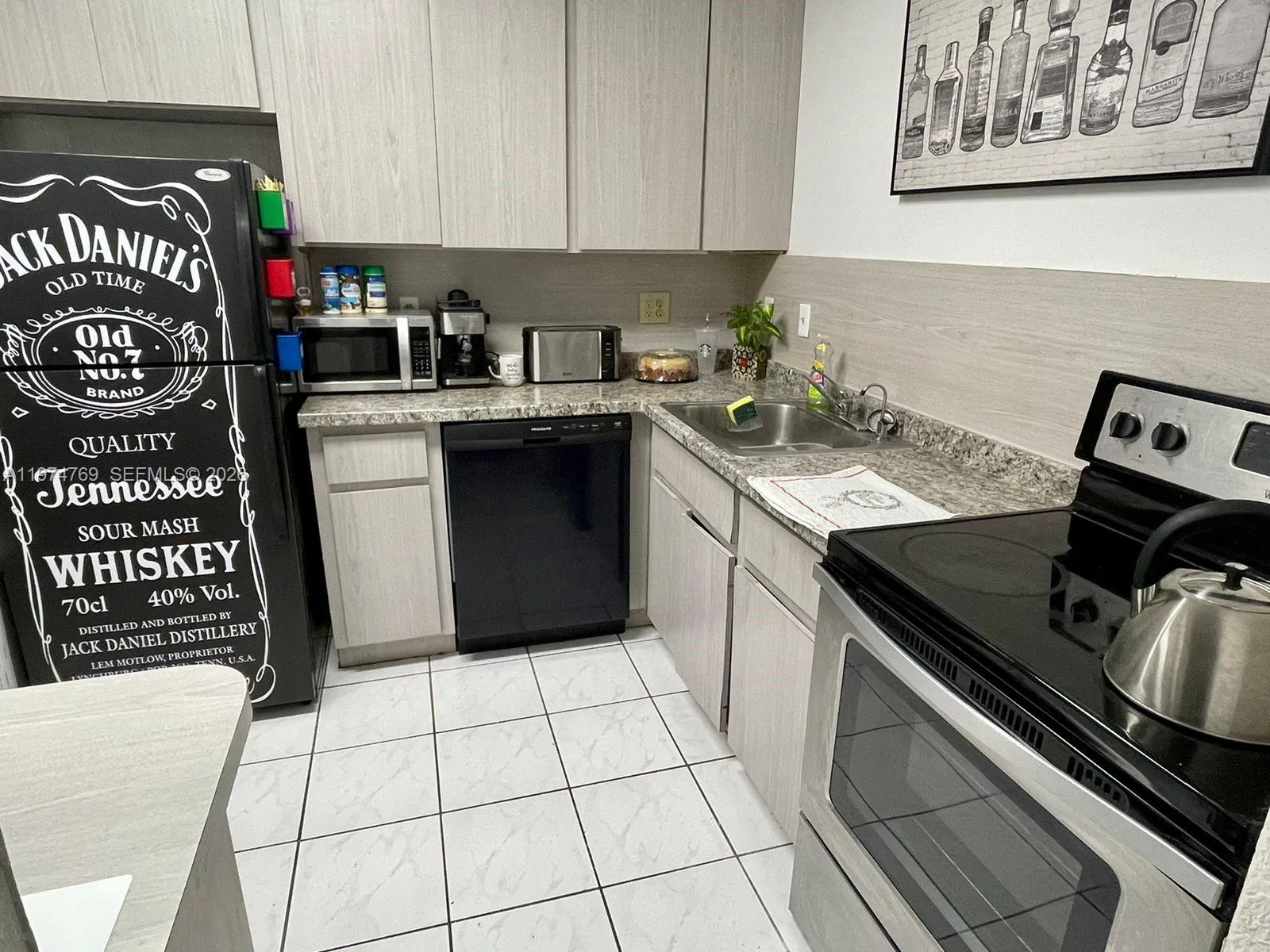 3660 NE 166th St # 212, North Miami Beach FL 33160